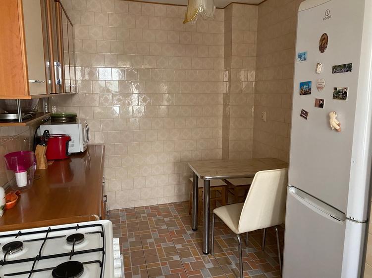 Apartament 3 camere Manastur, str.Padin, zona Piata Flora, decomandat, et.2/4 - 8