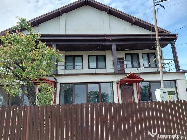 Casă cu 4 camere cu Teren 522 Mp în Central