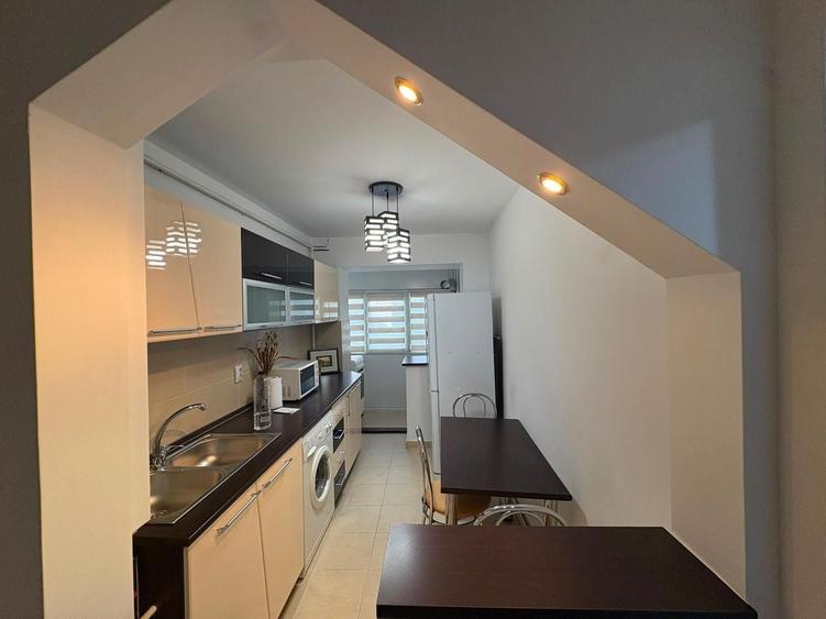 Apartament cu 2 camere decomandat în Micro 6