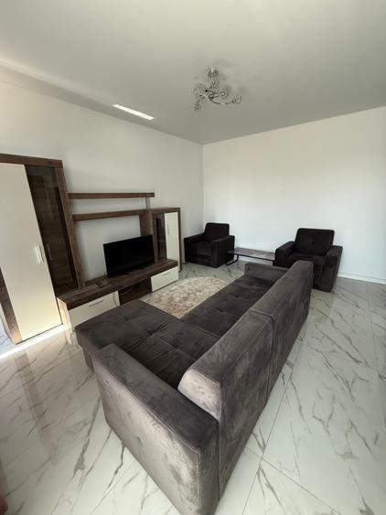 Apartament cu 3 camere semidecomandat în Mihai Bravu
