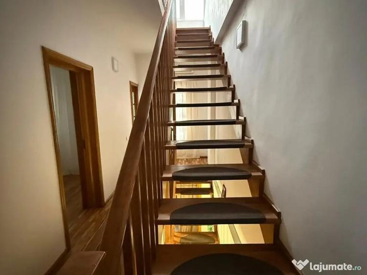 Casă cu 5 camere cu Teren 210 Mp în Eroii Revoluției
