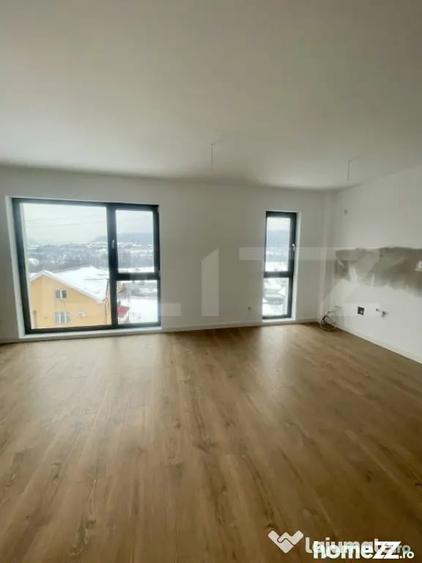 Apartament cu 3 camere decomandat în Calea Moldovei