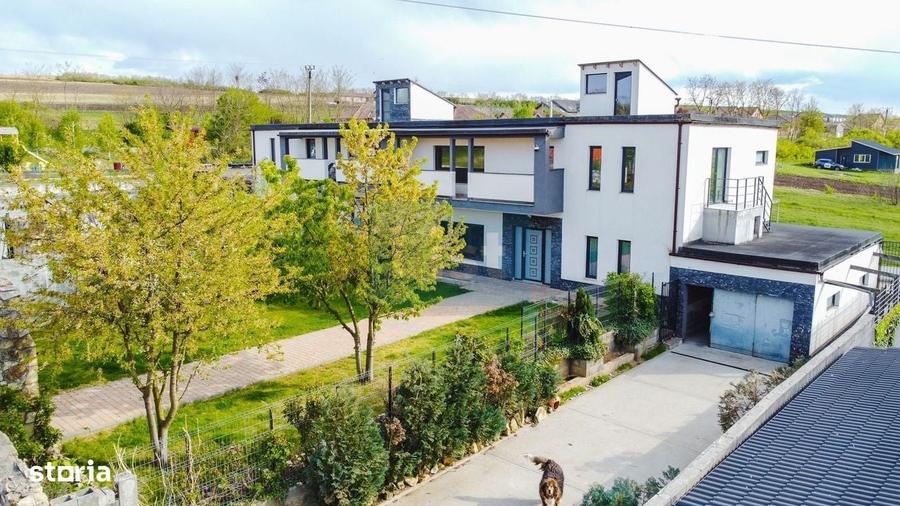 Casă cu 4 camere în Sub Coastă