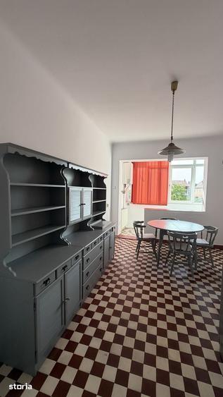 Apartament cu 3 camere decomandat în Gruia