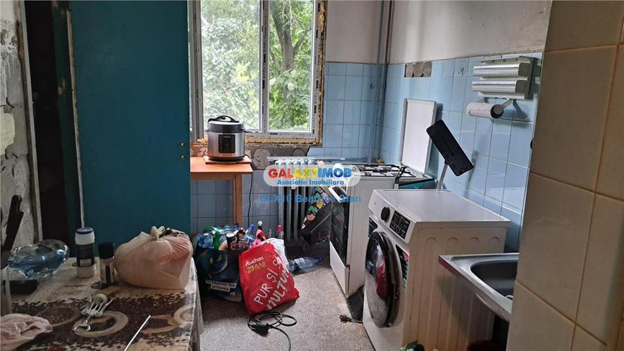 Apartament cu 3 camere decomandat în Drumul Taberei