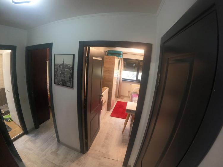 Apartament cu 4 camere decomandat, mobilat în Central