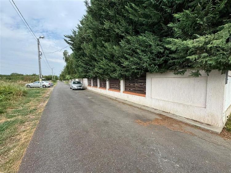 Teren Construcții intravilan de 850 mp, în Vest