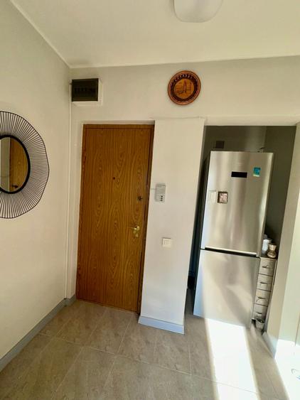 Apartament cu 3 camere semidecomandat, mobilat în Liviu Rebreanu