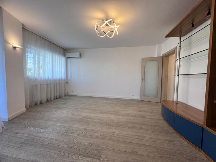 Apartament cu 4 camere decomandat în Iancului