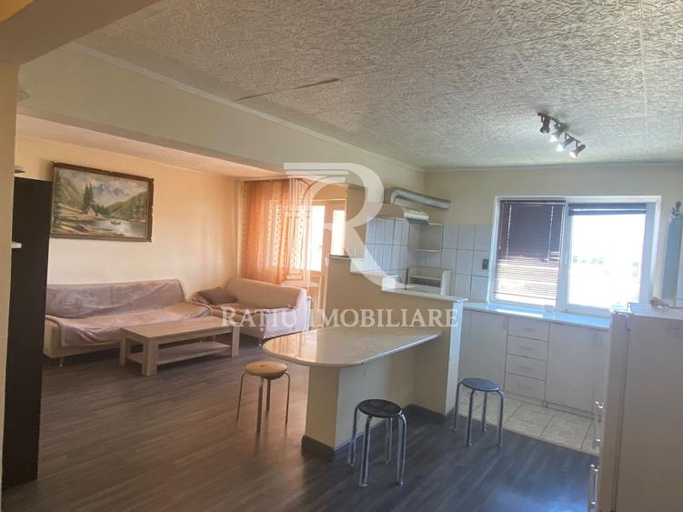 Apartament cu 3 camere decomandat, mobilat în Nufărul