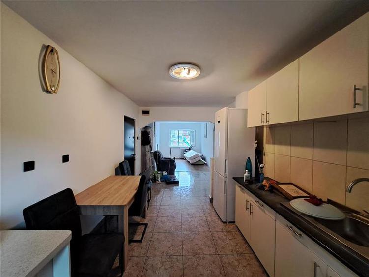 Apartament cu 3 camere decomandat, mobilat în Zorilor