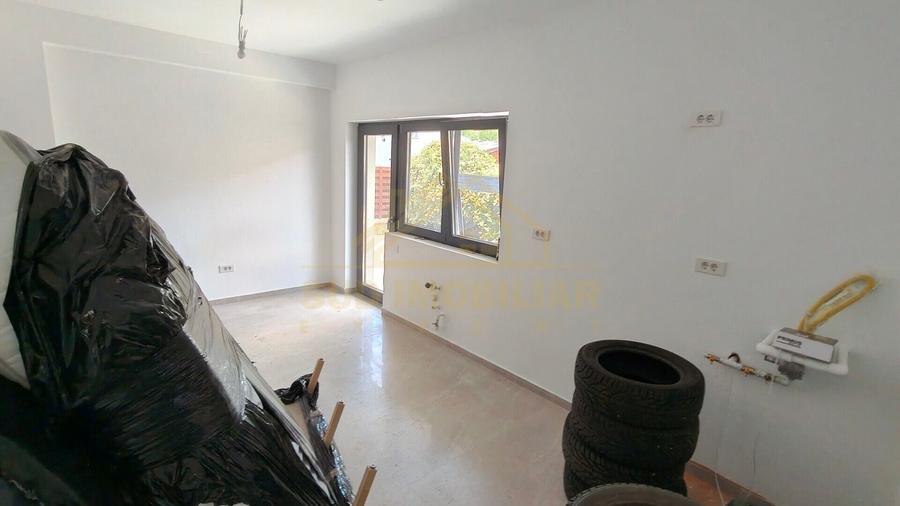 Casă individuală cu 5 camere cu Canalizare în Central