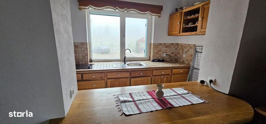 Casă cu 4 camere semidecomandat în Zece Hotare