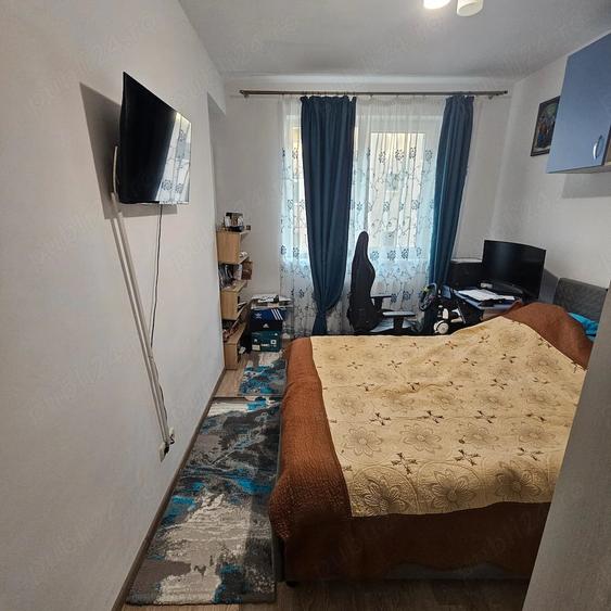 Apartament cu 3 camere decomandat în Berceni