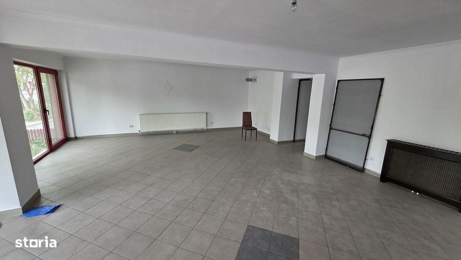 Spațiu comercial, de 200 mp, în Central