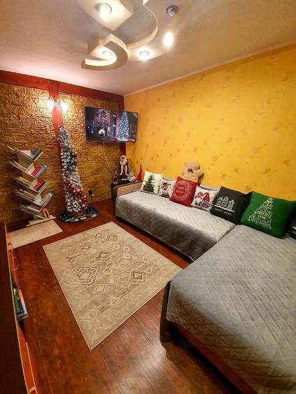 Apartament cu 3 camere decomandat în Micro 17