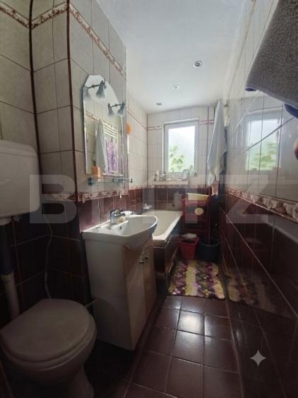 Apartament cu 3 camere semidecomandat, mobilat în Dacia