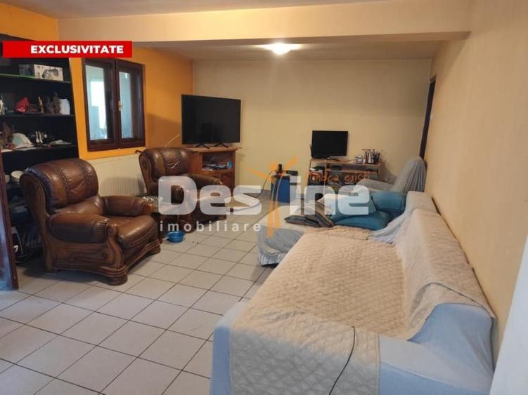 Casă cu 5 camere cu Teren 1521 Mp în Poiana