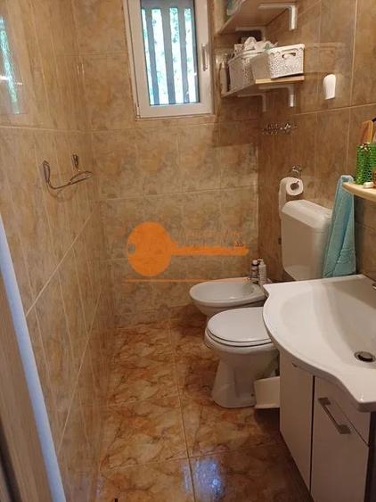 Apartament cu 4 camere semidecomandat, mobilat în Gorjului