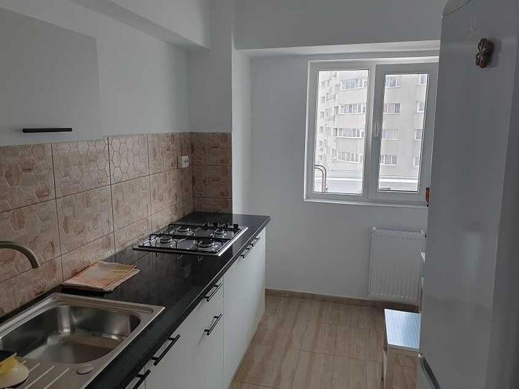 Apartament cu 3 camere decomandat în Banu Manta