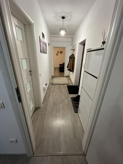 Apartament cu 2 camere decomandat în Roșu