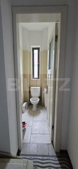 Casă individuală cu 11 camere cu Canalizare în Central