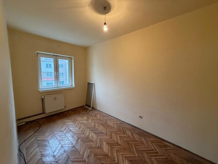 Apartament cu 3 camere circular în Minerul