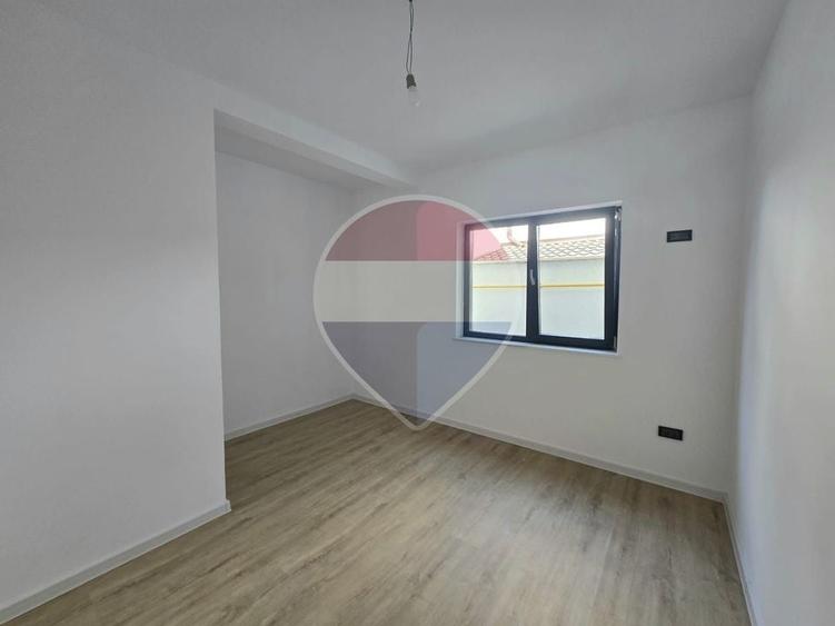 Casă individuală cu 4 camere cu Teren 350 Mp în Sud-Est