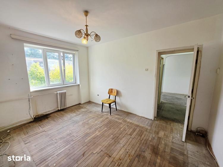 Garsonieră decomandată în Sud