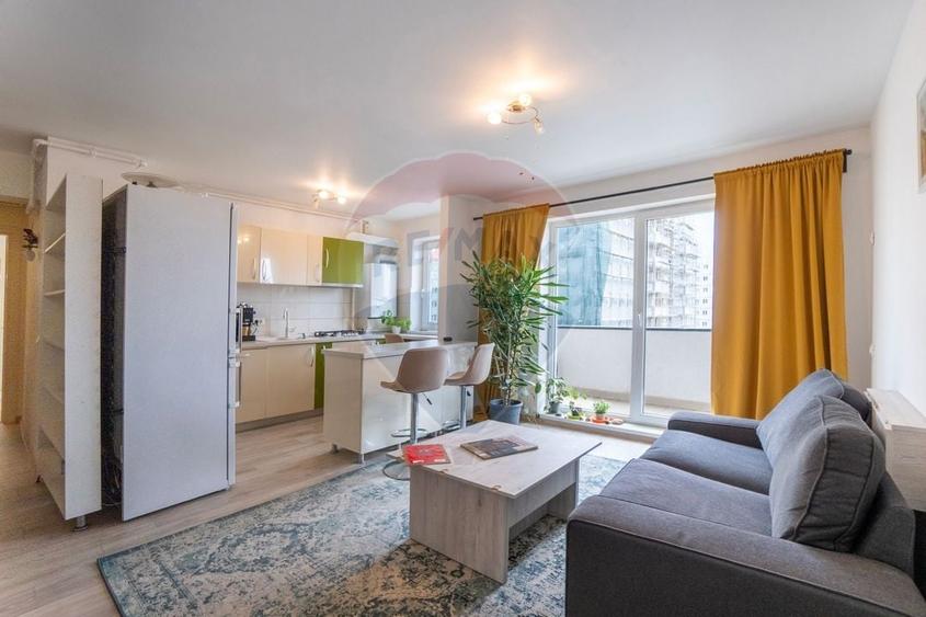 Apartament cu 3 camere decomandat, mobilat în Tractorul