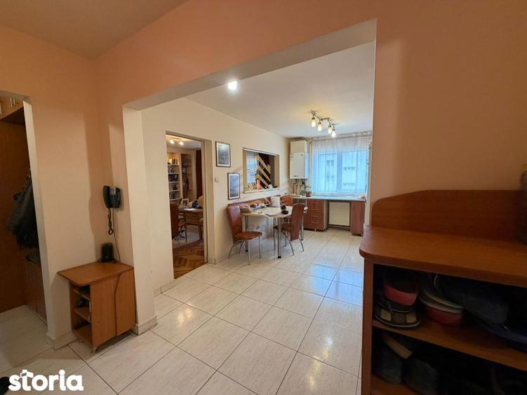 Apartament cu 4 camere decomandat în Decebal