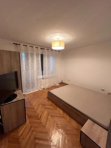 Apartament cu 3 camere decomandat în 1 Mai