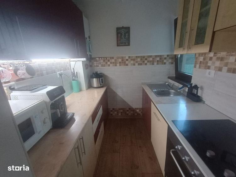 Casă cu 4 camere în Vulcan