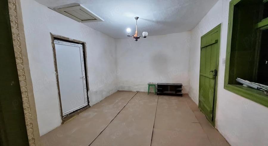 Casă cu 2 camere cu Teren 1640 Mp în Tufești
