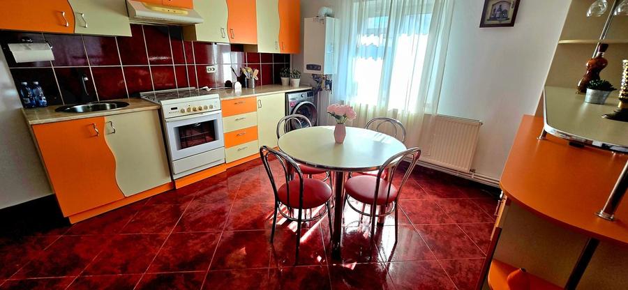 Apartament cu 4 camere decomandat, mobilat în Micro 3