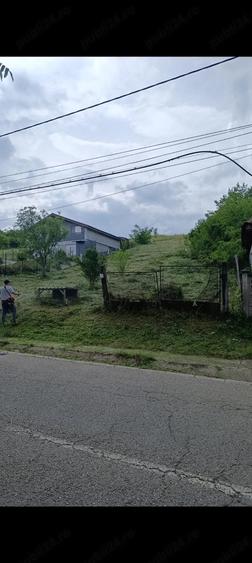 Teren de 2200 mp, în Criș