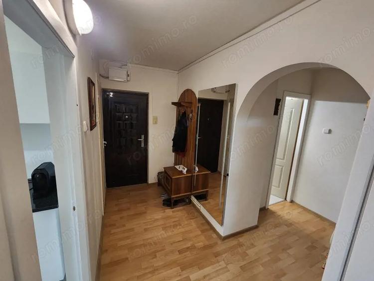 Apartament cu 3 camere decomandat, mobilat în Steaua