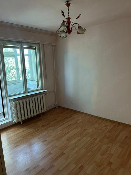 Apartament cu 3 camere decomandat în Iosia