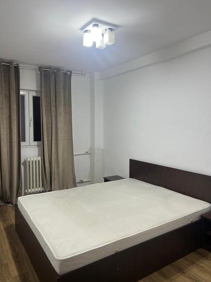 Apartament cu 3 camere semidecomandat în Colentina
