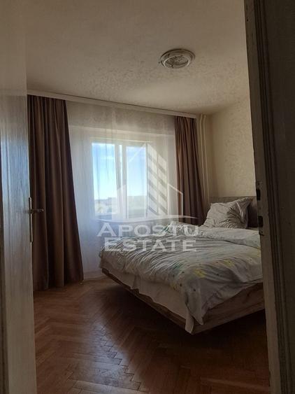 Apartament cu 3 camere decomandat în Lipovei