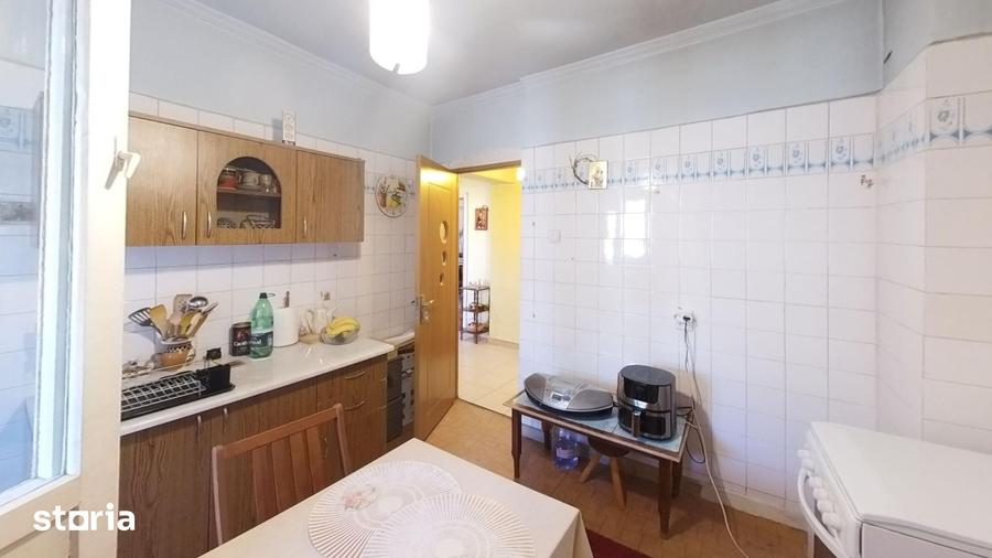 Apartament cu 4 camere decomandat în Central