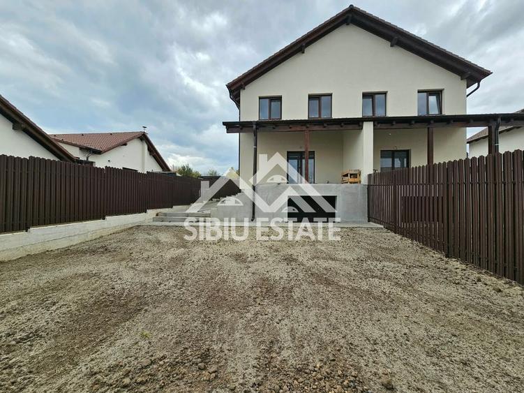 Duplex cu 4 camere cu Canalizare în Arhitecților - Calea Cisnădiei
