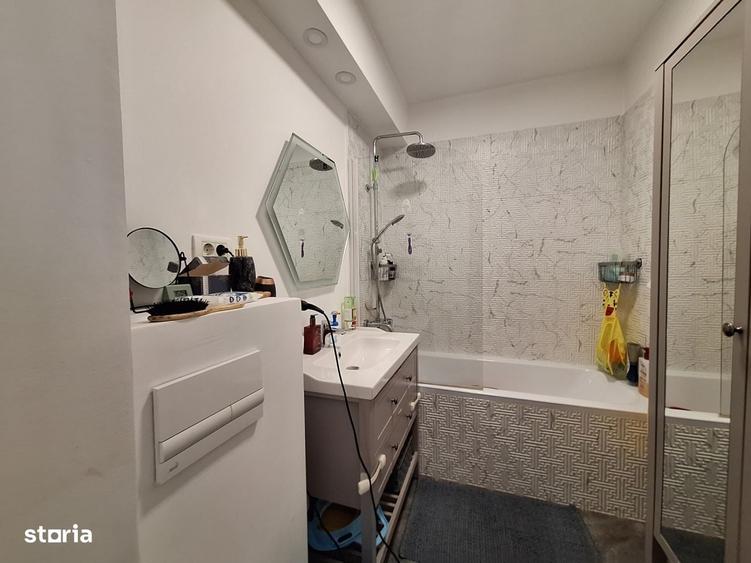 Apartament cu 3 camere semidecomandat în Florești