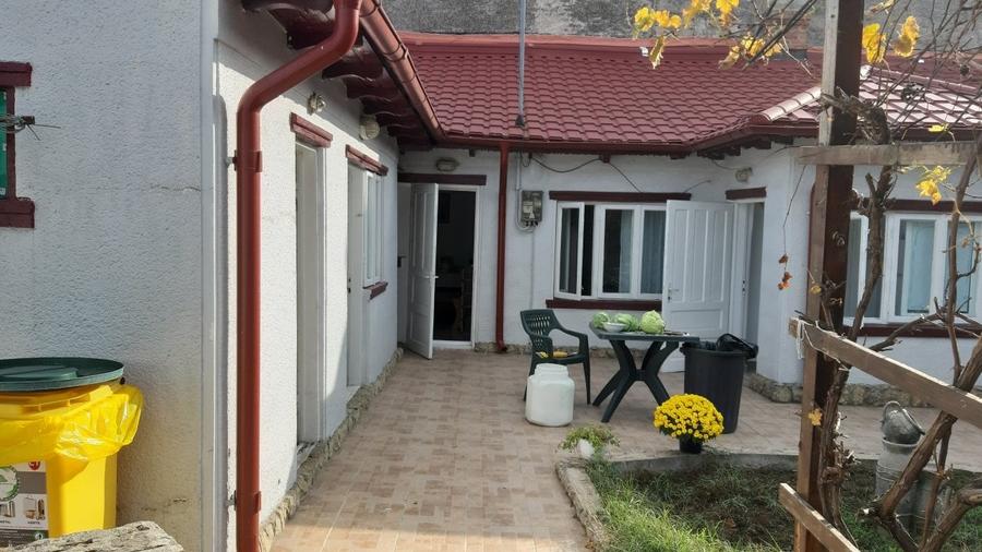 Casă individuală cu 3 camere cu Canalizare în Tomis II