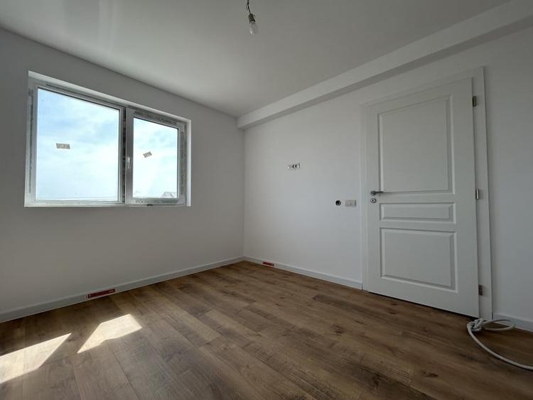 Duplex cu 4 camere cu Canalizare în Central