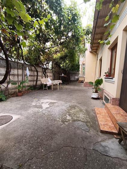 Casă individuală cu 3 camere cu Canalizare în Central