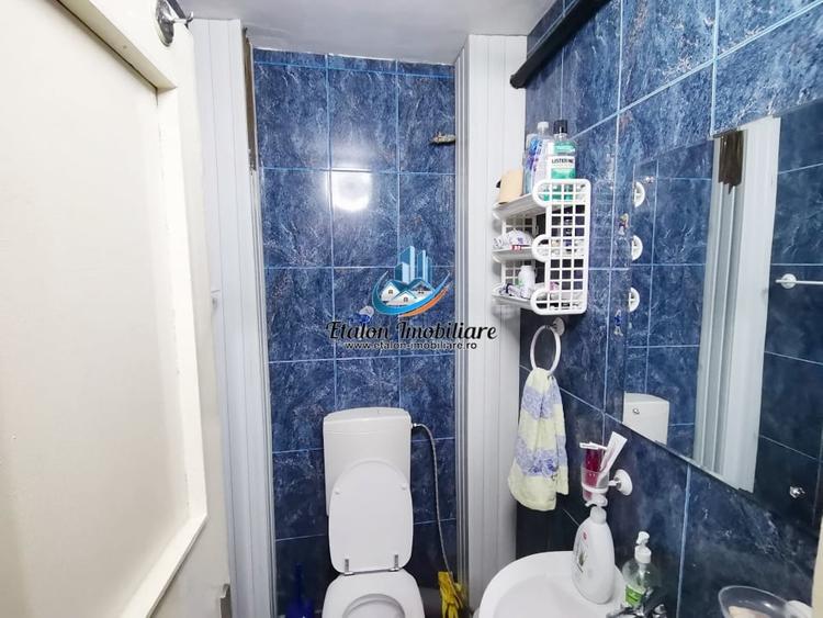 Apartament cu 4 camere semidecomandat în Mărăței