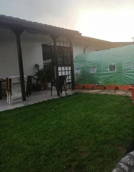 Casă cu 3 camere în Olteni