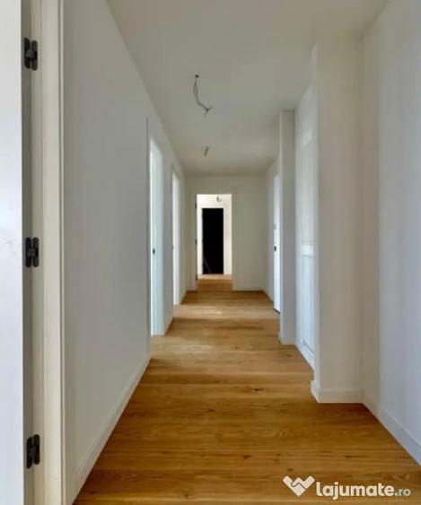 Apartament cu 3 camere decomandat în Aviației