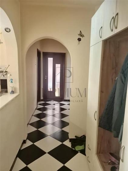 Apartament cu 4 camere decomandat, mobilat în Aradului